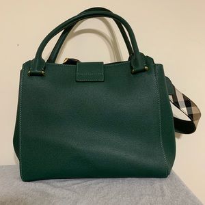 buckle tote burberry